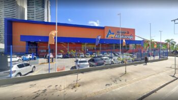 Vendedor ambulante denuncia agressão de funcionários da loja Atakarejo em Salvador (BA)
