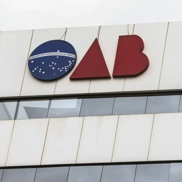 OAB pede exclusão de advogado por ataques racistas contra juíza