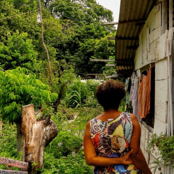 Mulheres negras podem demorar até 184 anos para comprar uma casa de R$70 mil no Brasil, aponta estudo