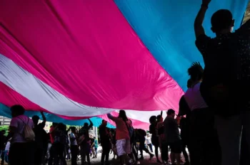 Chile aprova relatório que recomenda suspensão de programa de apoio a crianças e adolescentes trans