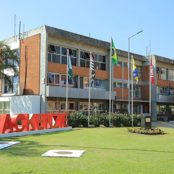 Mãe de adolescente encontrada desacordada no banheiro do Mackenzie relata que escola sabia dos casos de racismo que a estudante sofria na instituição