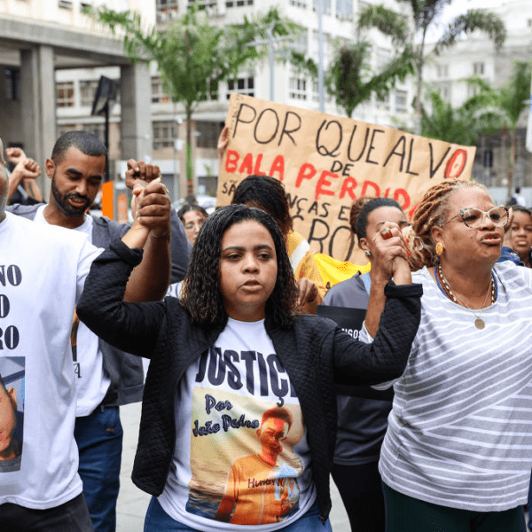 Justiça do Rio de Janeiro decide que policiais envolvidos na morte do menino João Pedro vão a júri popular, cinco anos após o crime