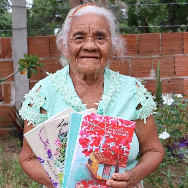 Aos 89 anos, mulher é finalista em prêmio de literatura pela primeira vez