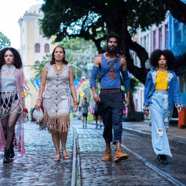 Grupo de mulheres do Recife (PE) lança coleção de moda inédita com  tecidos reaproveitados