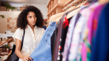 Pesquisa revela que mais de 90% de consumidores negros sofrem racismo em experiências de consumo
