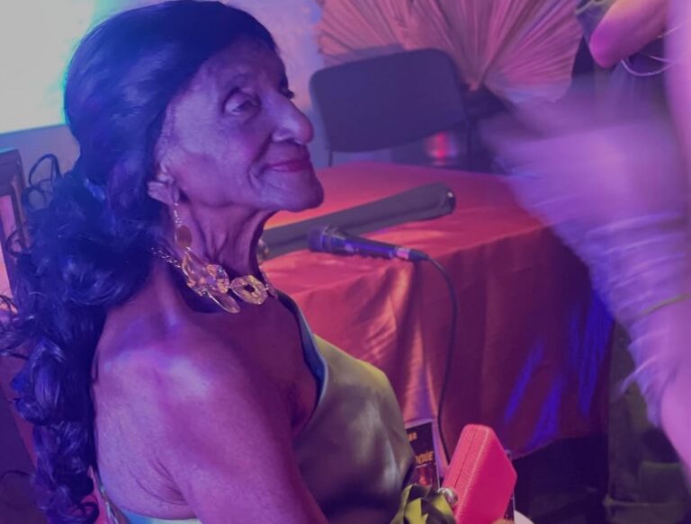 Aos 92 anos, Tiana é reconhecida como a travesti mais velha do Brasil