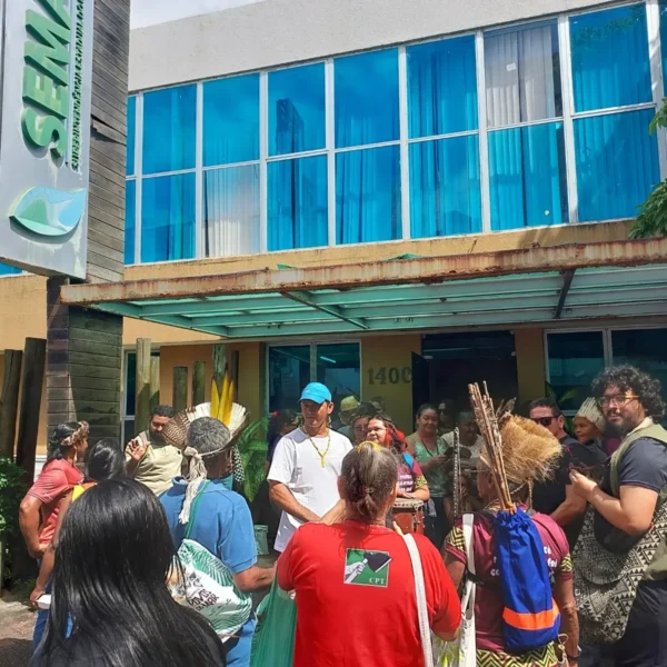 Indígenas protestam contra instalação de data center do Tiktok no Ceará sem consulta prévia