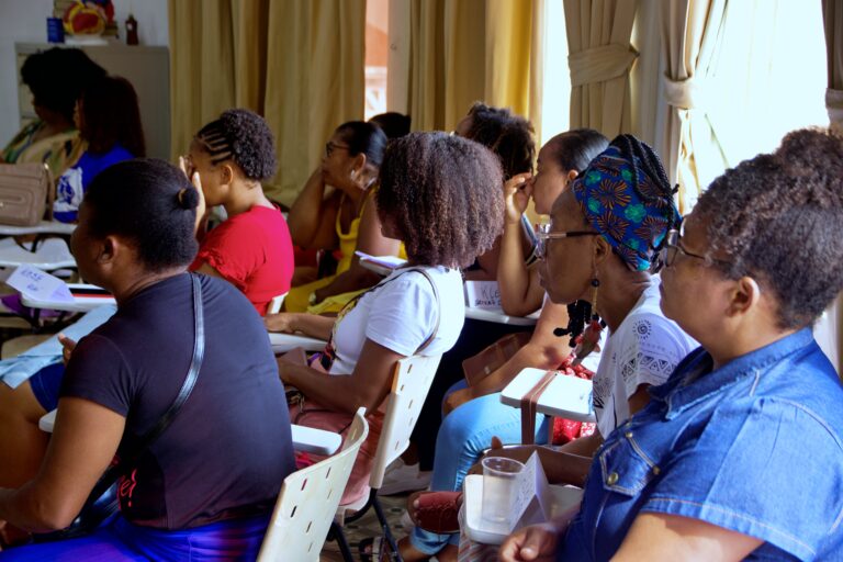 Encontro de Mulheres Pescadoras e Quilombolas debate saúde mental e práticas integrativas em Salvador (BA)