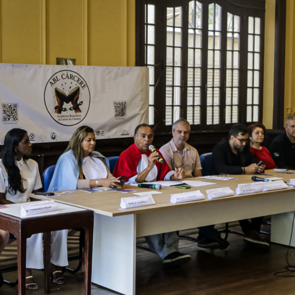 “O encarceramento em massa é uma política de controle racial, e negar a essas pessoas à educação e literatura é perpetuar essa exclusão”, afirma diretor de comunicação da Academia Brasileira de Letras do Cárcere