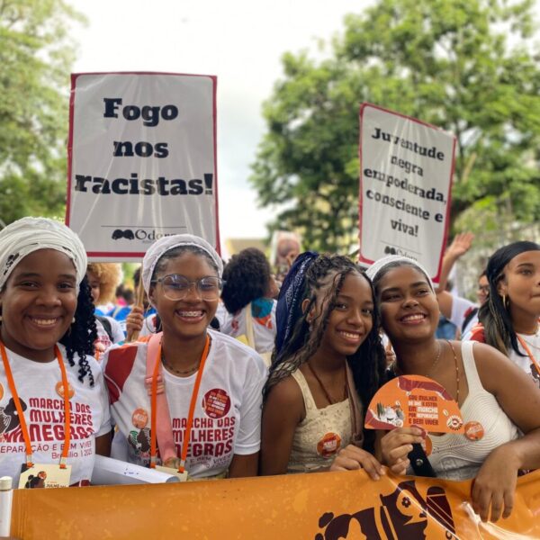 Edital seleciona jovens negras para participar da  Marcha das Mulheres Negras por Reparação e Bem Viver
