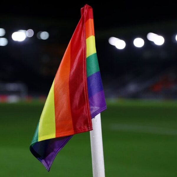Projeto que cria dia de combate à LGBTfobia no futebol é aprovado em Comissão da Câmara