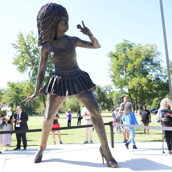Tina Turner é homenageada com estátua em Brownsville, sua cidade natal