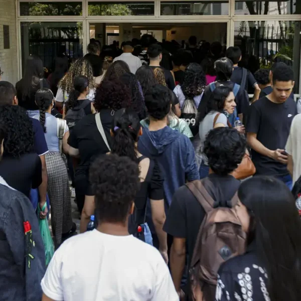 Projeto que veda posse de servidores condenados por racismo e violência doméstica avança na Câmara