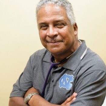 Pacientes arrecadam mais de R$ 1 milhão para tratar médico que atendeu por décadas sem cobrar