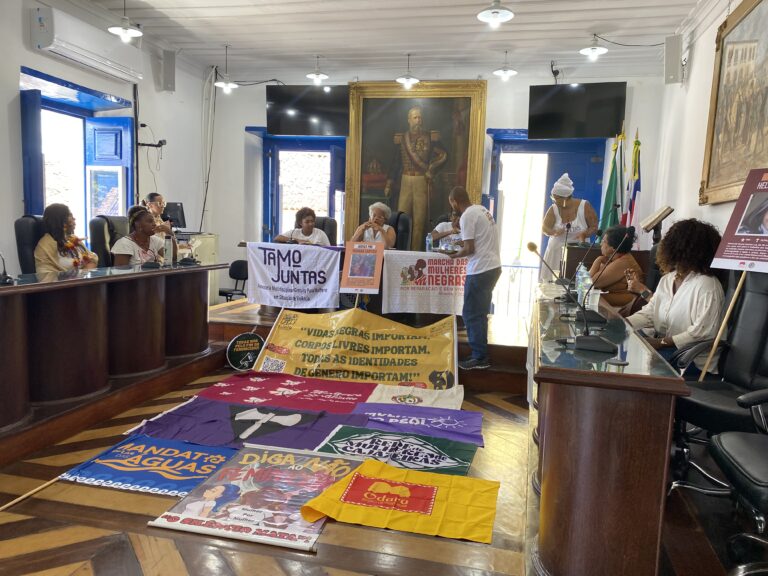 Mulheres negras ocupam antiga cadeia de Cachoeira (BA) em ato por justiça para Tainara dos Santos