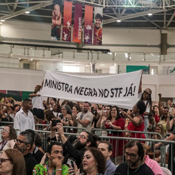 Durante passagem do presidente Lula pelo Rio de Janeiro (RJ), organizações pressionam por indicação de ministra negra ao STF