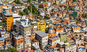 Favelas do Brasil recebem CEP e reconhecimento oficial como territórios urbanos
