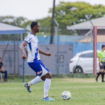 Jogador vítima de racismo recebe punição maior que o agressor em julgamento no Paraná