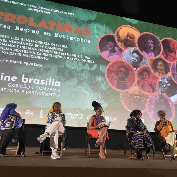 Rosane Borges lança novo livro em noite marcada por mobilização rumo à Marcha das Mulheres Negras, em Brasília (DF)
