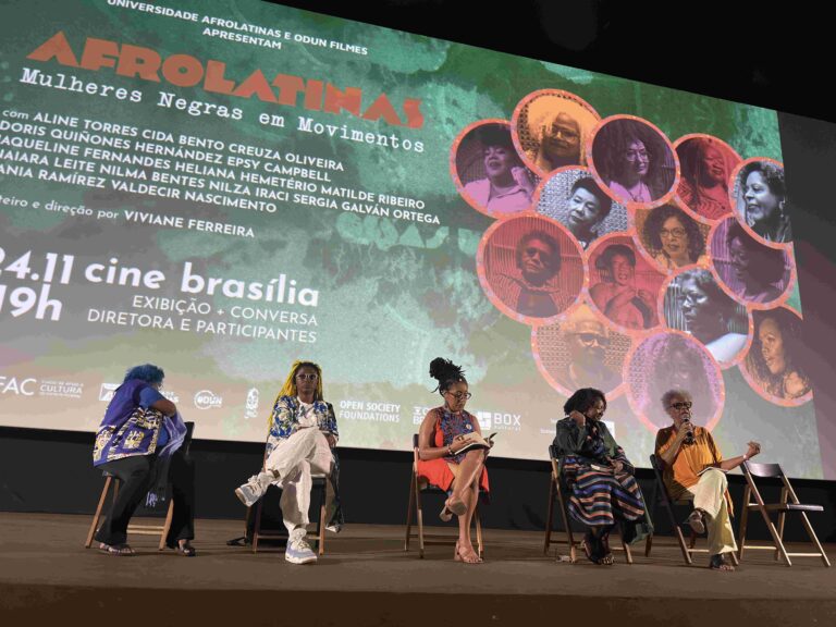 Rosane Borges lança novo livro em noite marcada por mobilização rumo à Marcha das Mulheres Negras, em Brasília (DF)