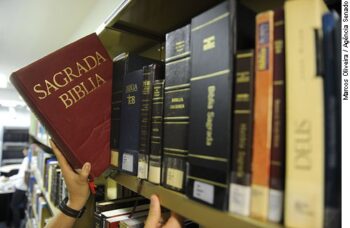 Parlamentares reagem à sanção da Lei que autoriza uso de Bíblia em escolas de Salvador (BA)