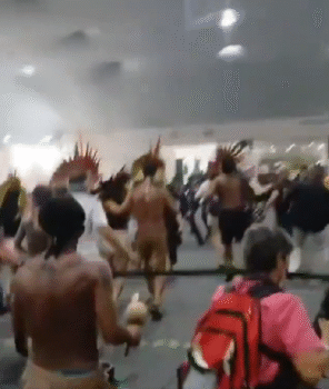 Indígenas e ativistas protestam na Blue Zone da COP30 em Belém (PA)