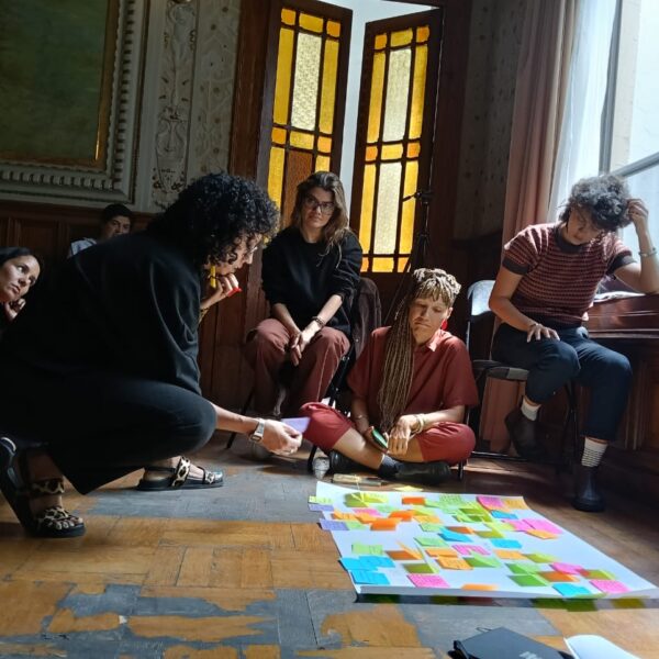 Formação audiovisual gratuita seleciona 40 jovens da periferia e interior do Rio de Janeiro