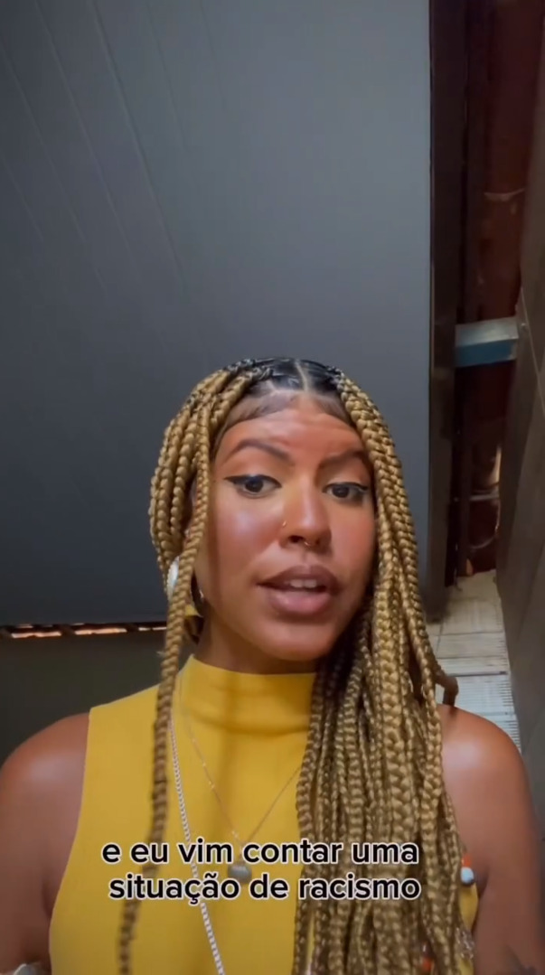 Justiça reconhece racismo e condena empresa por demitir jovem que usava tranças afro