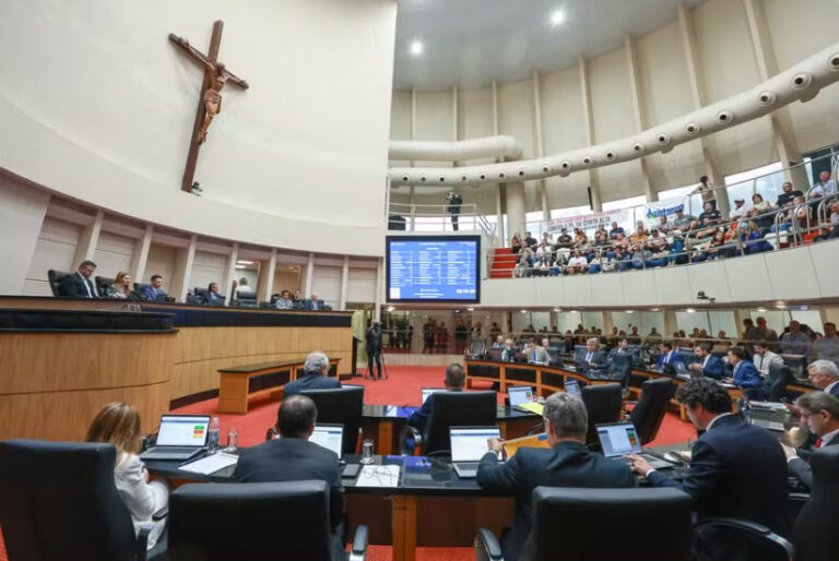 Alesc aprova projeto que proíbe cotas raciais em universidades estaduais de Santa Catarina