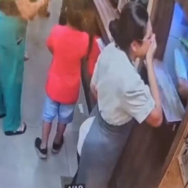 Funcionária é agredida no rosto pela sua coordenadora em restaurante de Brasília (DF)
