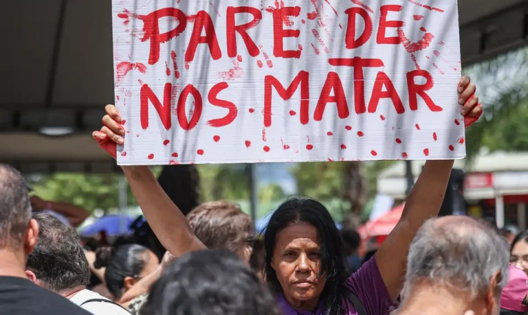 Feminicídios que assolam o país têm como principal vítimas mulheres negras, aponta pesquisa