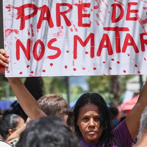 Feminicídios com arma de fogo crescem 52% em 2025, e agentes de segurança pública estão entre os principais responsáveis pelos crimes