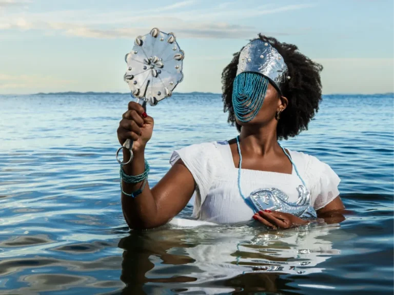 Exposição homenageia Yemanjá com obras espalhadas pelo Rio Vermelho e Centro Histórico em Salvador (BA)