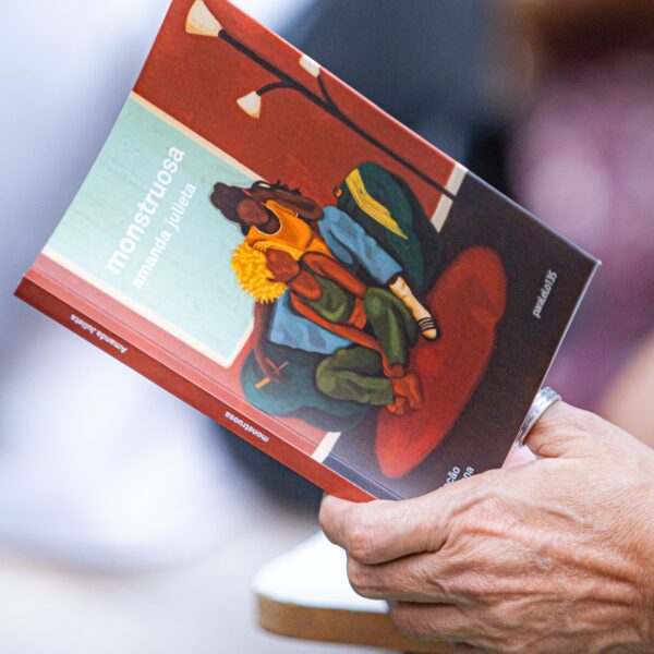 Casa Preta recebe lançamento do livro “Monstruosa”, de Amanda Julieta, com leituras dramáticas em Salvador (BA)