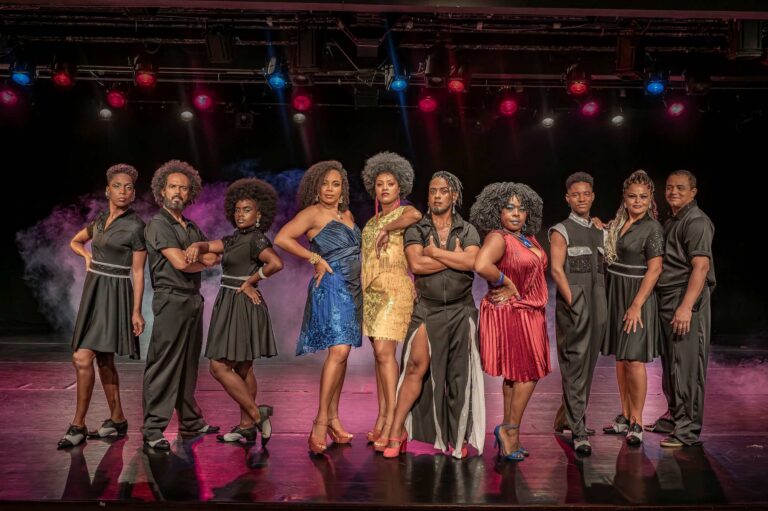 Musical inspirado em Elza Soares retorna aos palcos de Salvador (BA) com nova temporada