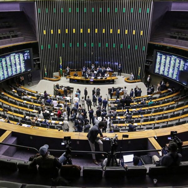 Ferramenta digital auxilia mandatos parlamentares na autoavaliação de equidade racial e de gênero