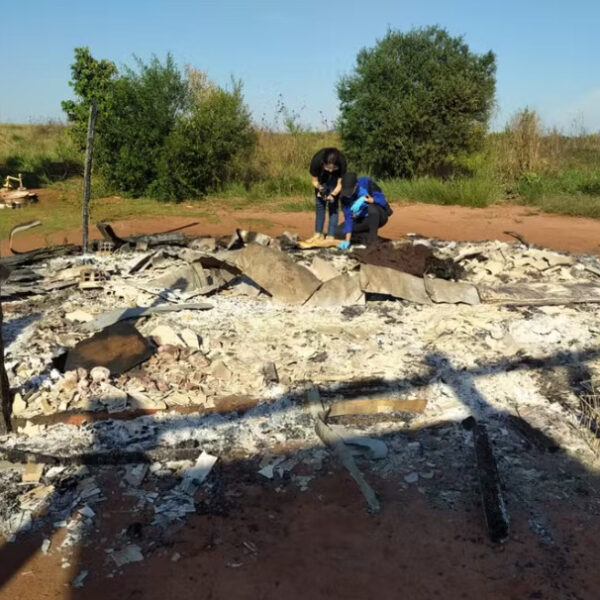 Mulher indígena Kaiowá morre após incêndio em casa e caso é investigado como feminicídio em Paranhos (MS)