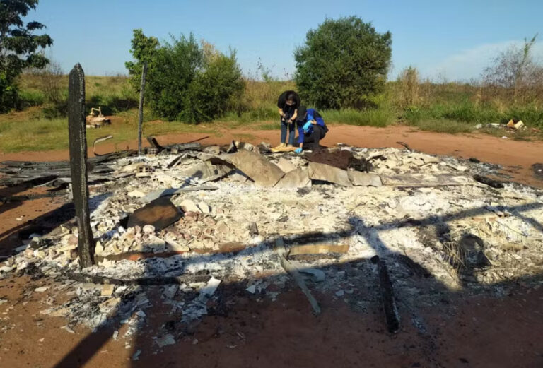 Mulher indígena Kaiowá morre após incêndio em casa e caso é investigado como feminicídio em Paranhos (MS)