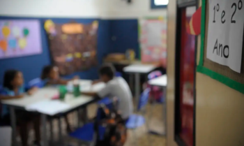 Profissionais negros precisam de mais qualificação para chegar à gestão escolar, aponta pesquisa