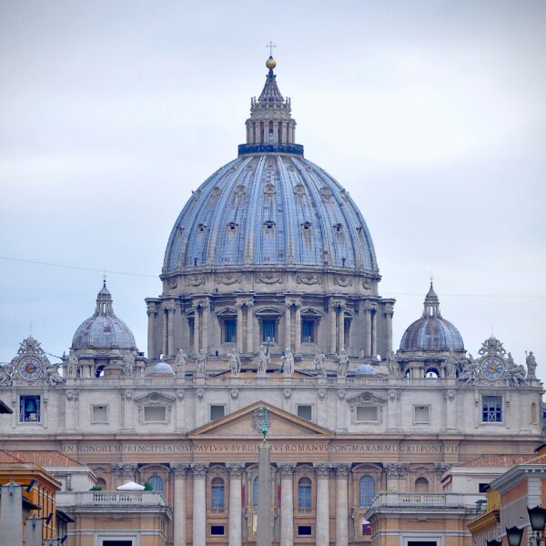 Espanha e Igreja firmam acordo para indenizar vítimas de abusos sexuais