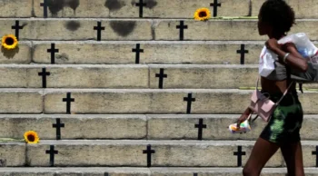 Atlas da Violência 2026 aponta manutenção da violência letal contra pessoas negras, avanço da misoginia e invisibilização da comunidade LGBTQIA+