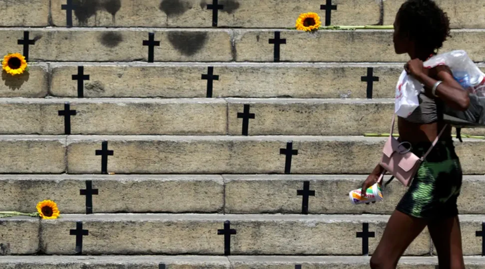 Atlas da Violência 2026 aponta manutenção da violência letal contra pessoas negras, avanço da misoginia e invisibilização da comunidade LGBTQIA+