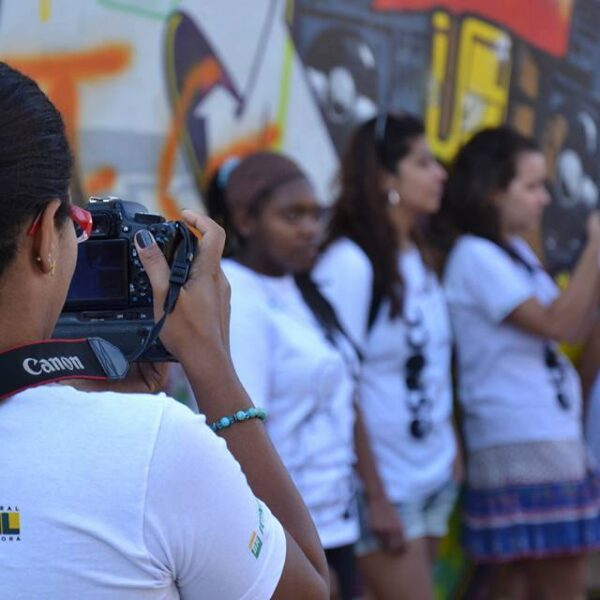 Escola Popular de Comunicação Crítica está com inscrições abertas para jovens do Rio de Janeiro (RJ)