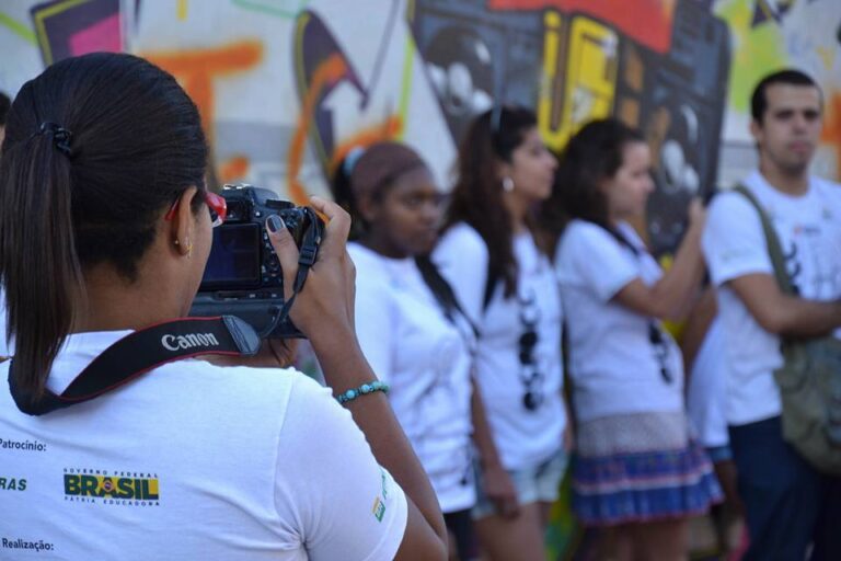 Escola Popular de Comunicação Crítica está com inscrições abertas para jovens do Rio de Janeiro (RJ)