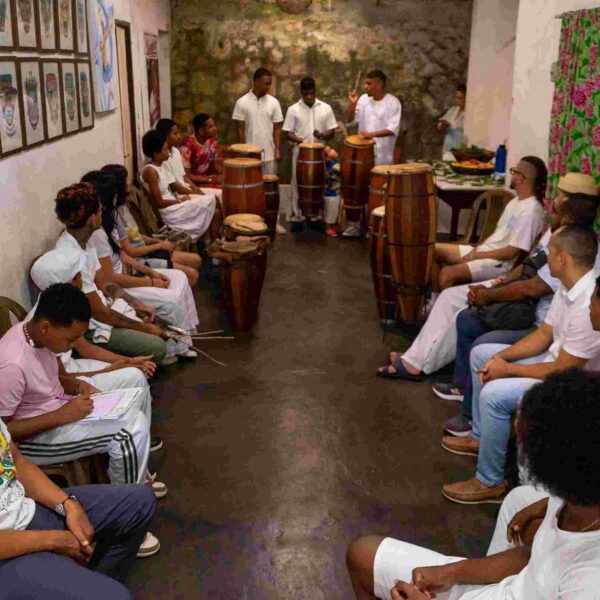 Projeto Mãos no Tambor realiza workshop gratuito sobre ritmos e toques do Candomblé em Salvador (BA)