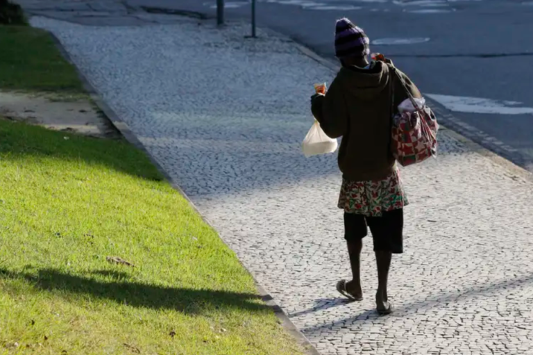 Violência contra população em situação de rua atinge principalmente pessoas negras, aponta estudo
