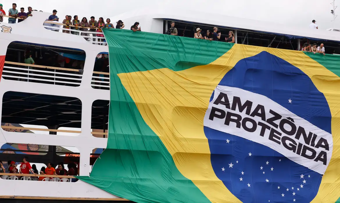 Quem fala pelo Brasil nas negociações climáticas? Pesquisadora expõe exclusão racial nas COPs