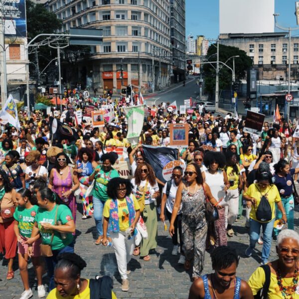 A Geopolítica dos Corpos-Territórios: A Encruzilhada e a Potência das Mulheres Negras na América Latina e no Caribe