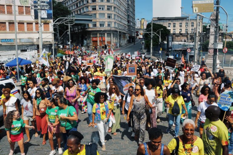 A Geopolítica dos Corpos-Territórios: A Encruzilhada e a Potência das Mulheres Negras na América Latina e no Caribe