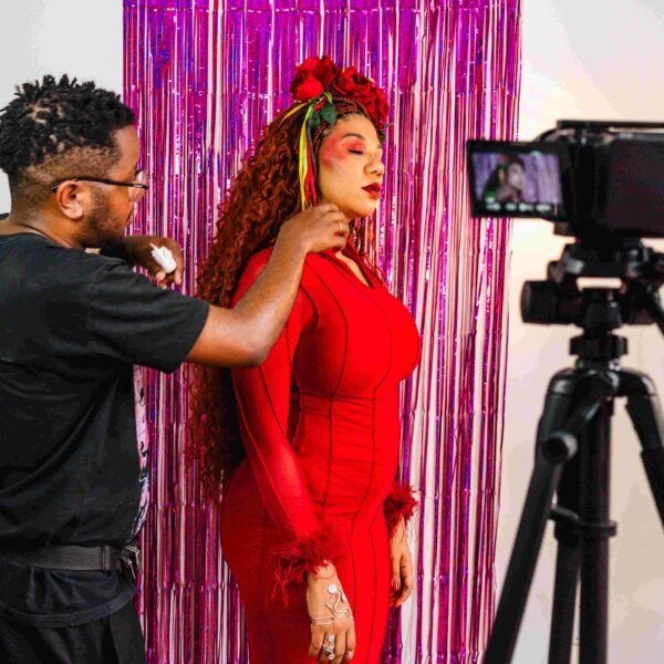 Oficina gratuita em Cachoeira (BA) capacita artistas para produção independente de videoclipes